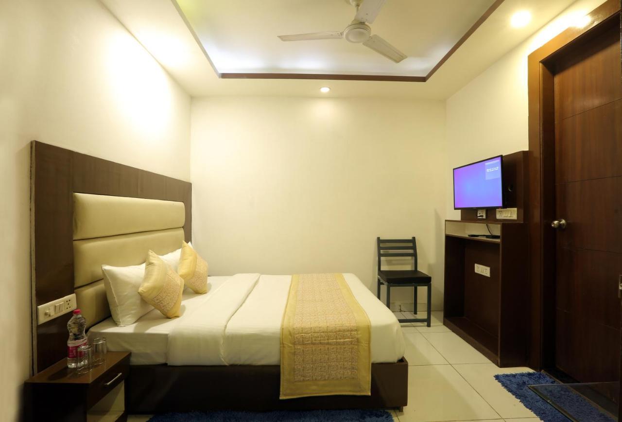 Hotel Qualia Suites At Delhi Airport Új-Delhi Kültér fotó
