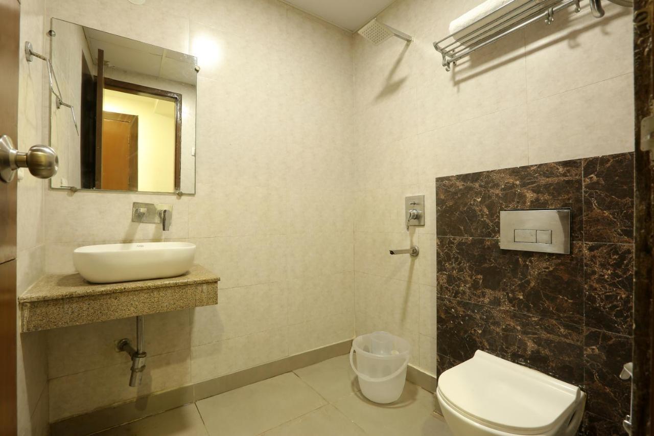 Hotel Qualia Suites At Delhi Airport Új-Delhi Kültér fotó