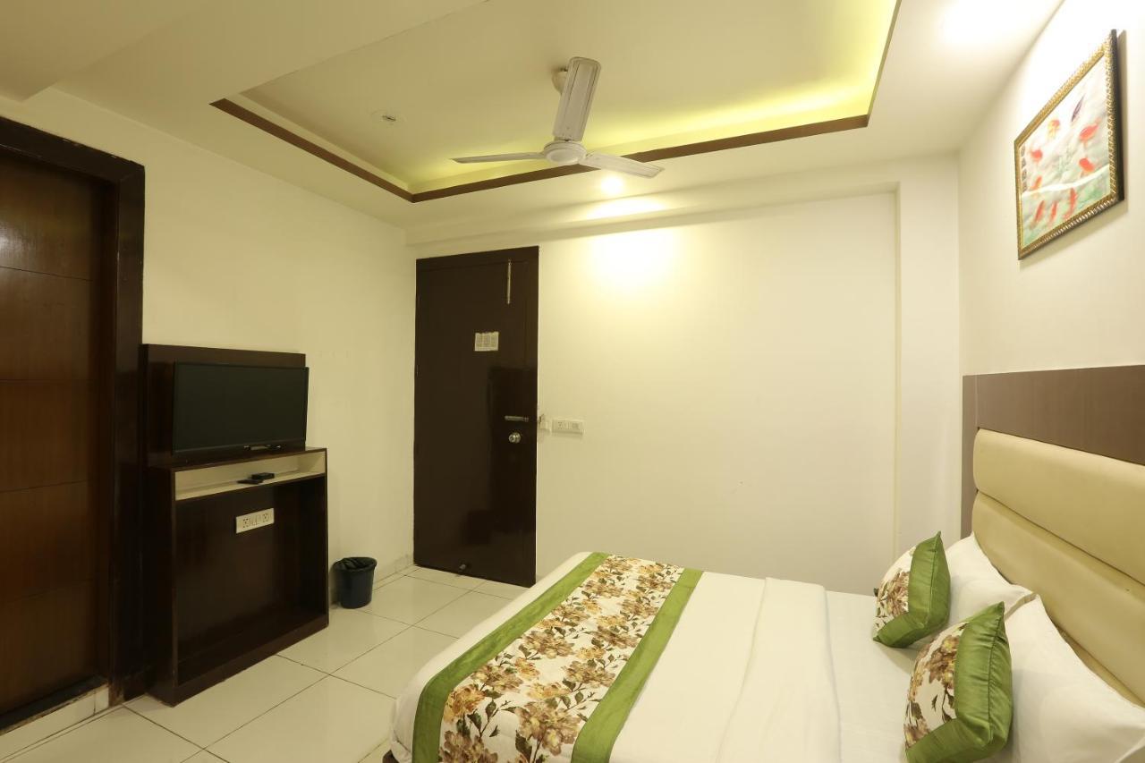 Hotel Qualia Suites At Delhi Airport Új-Delhi Kültér fotó
