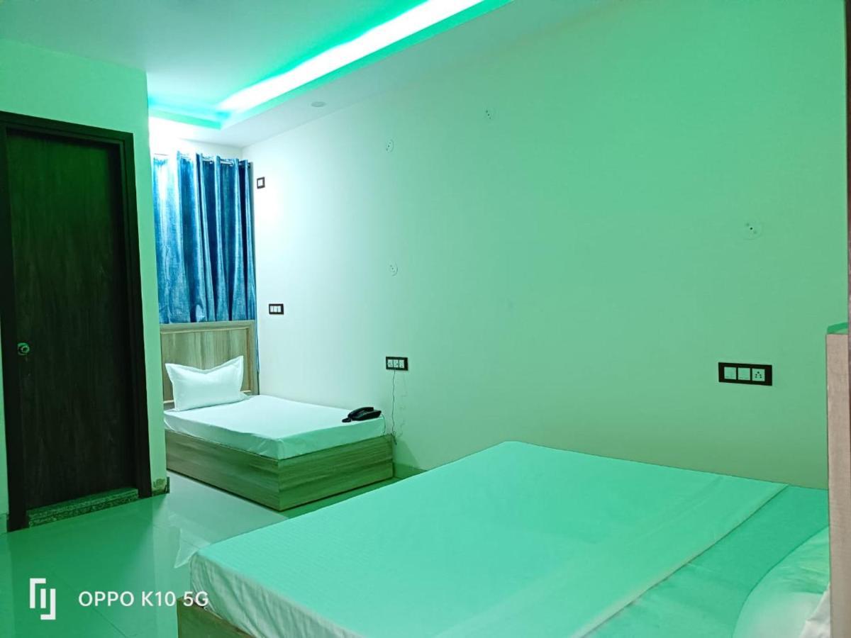 Hotel Qualia Suites At Delhi Airport Új-Delhi Kültér fotó